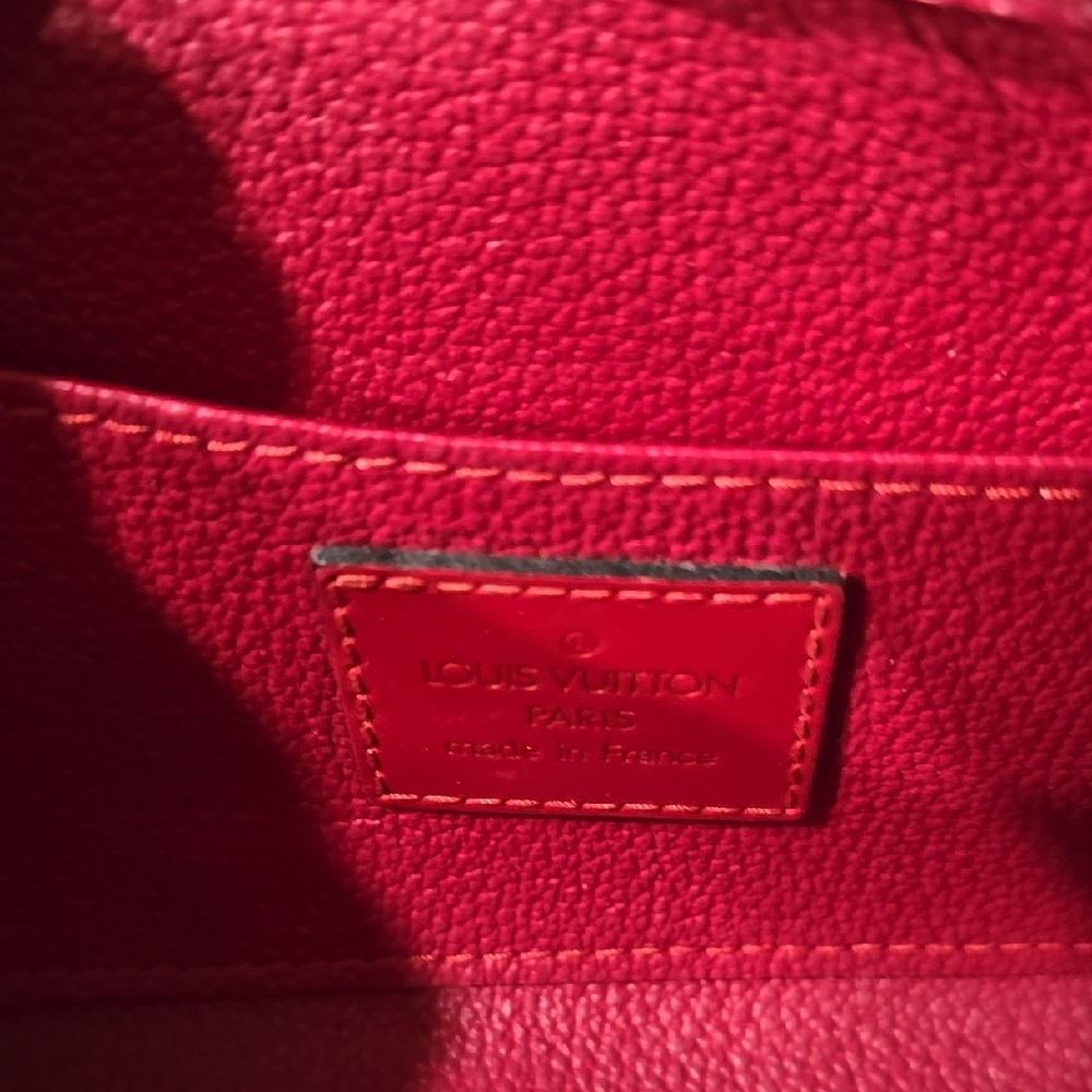 * Like New * Louis Vuitton Epi Dauphine PM Clutch - Picture 5 of 9
